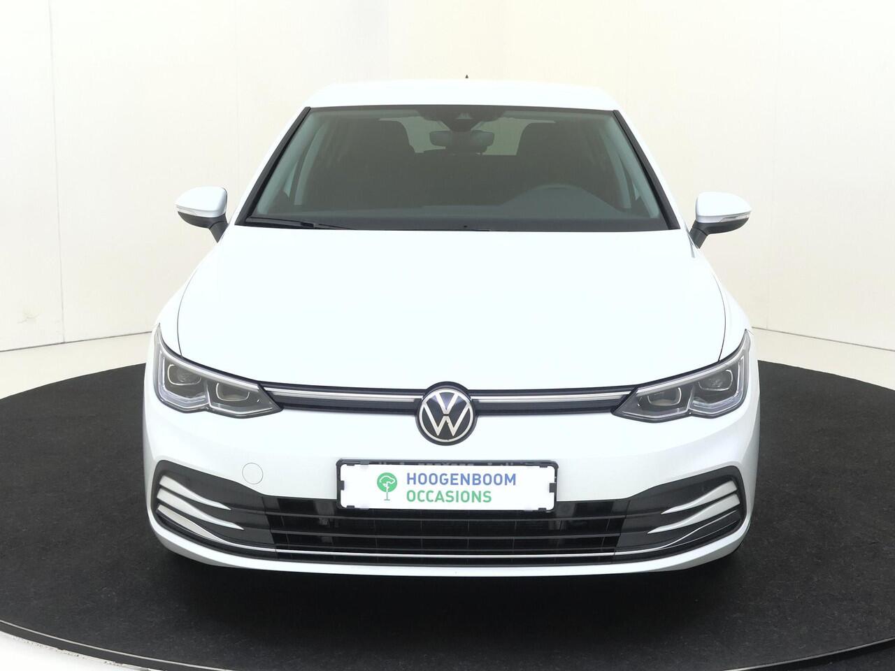 Volkswagen GOLF 1.4 eHybrid Style | SoH 97% | Navigatie | Adaptieve cruise control | Achteruitrijcamera | LED Plus verlichting | Stoel- en stuurwielverwarming | Dodehoek detectie | Elektrisch verstelbare besturing met geheugen |