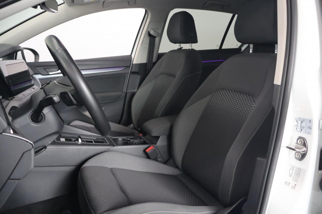 Volkswagen GOLF 1.5 eTSI Style Automaat | LED | Navigatie | Sfeerverlichting