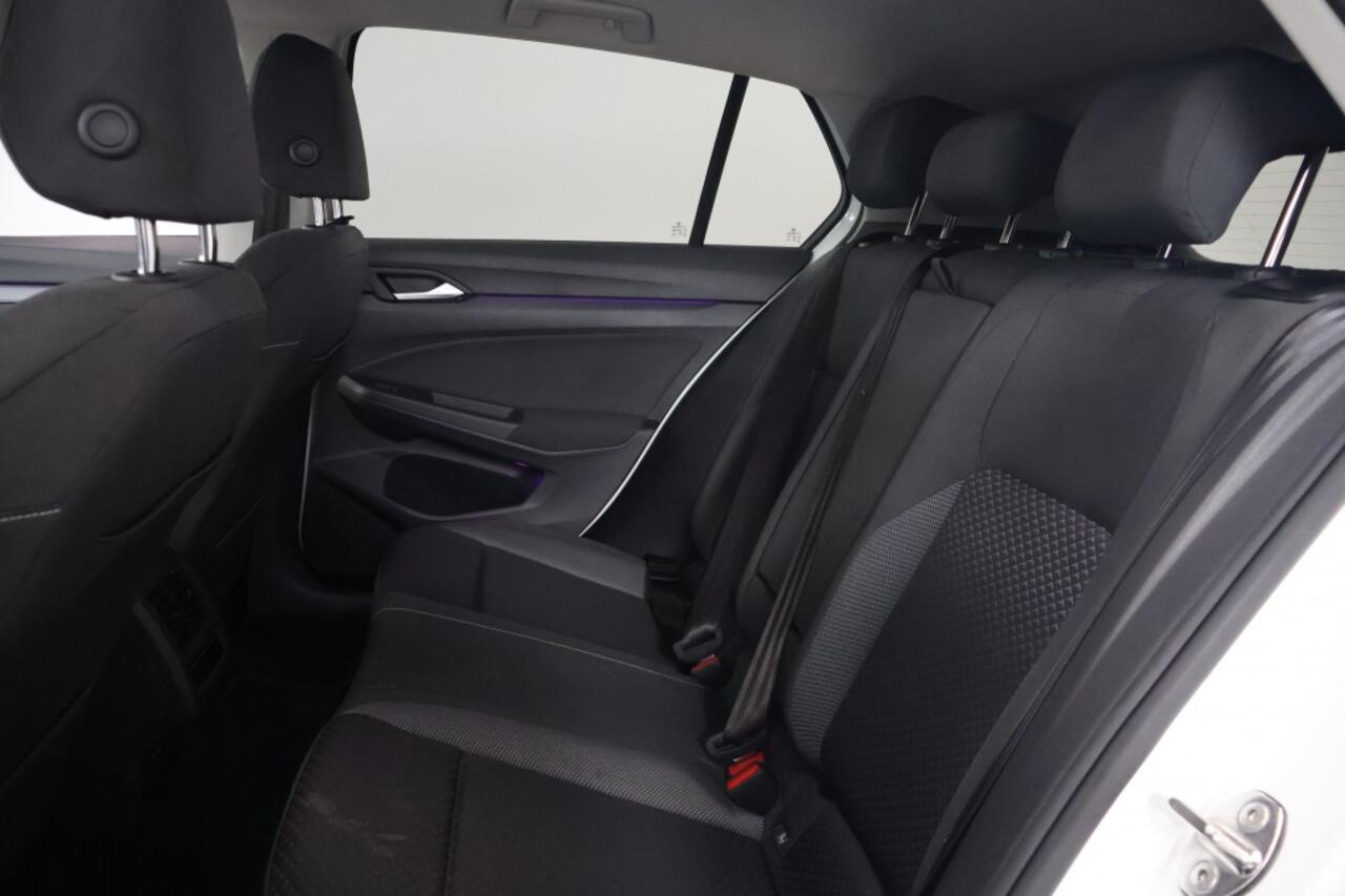 Volkswagen GOLF 1.5 eTSI Style Automaat | LED | Navigatie | Sfeerverlichting