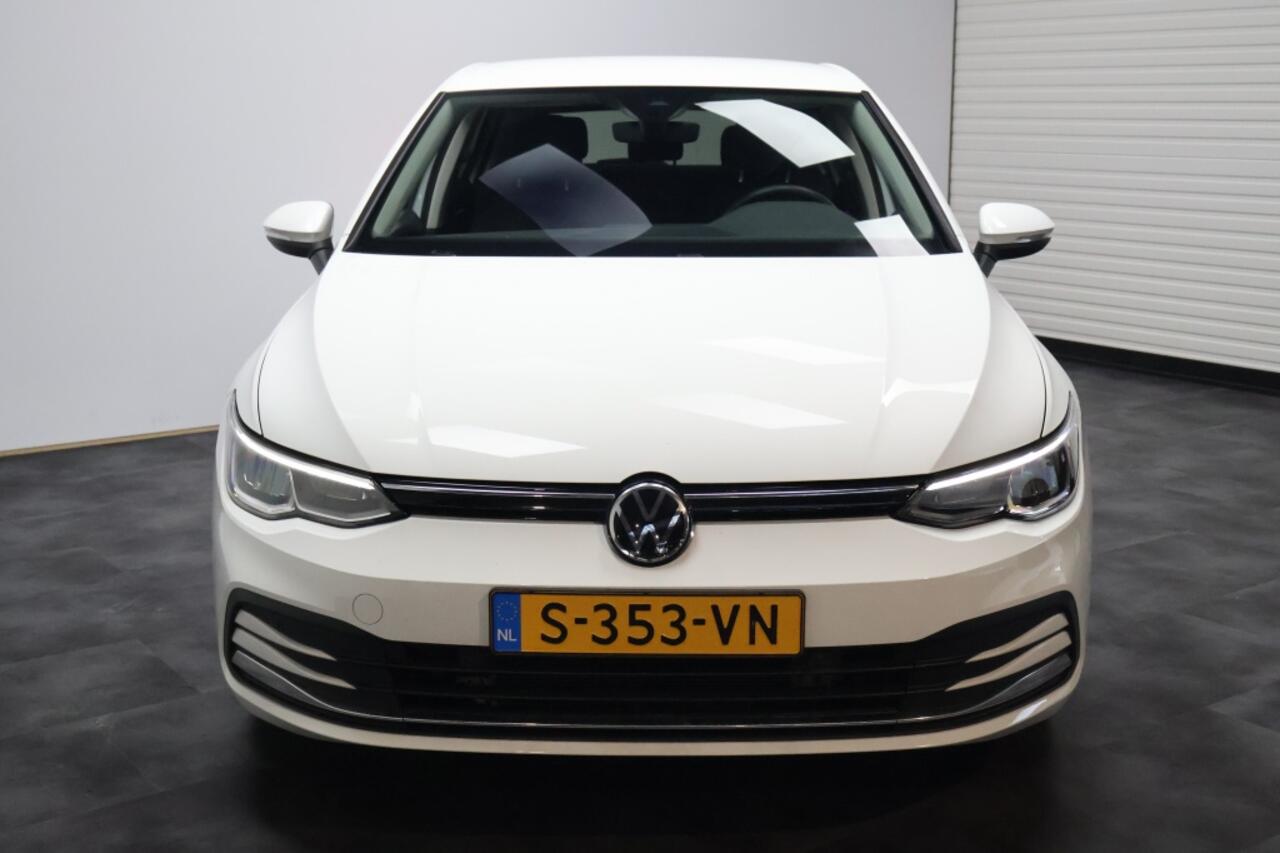 Volkswagen GOLF 1.5 eTSI Style Automaat | LED | Navigatie | Sfeerverlichting
