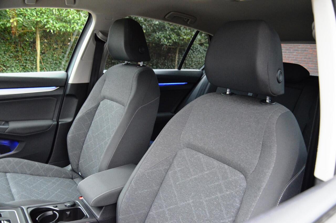 Volkswagen GOLF 1.0 eTSI Life Automaat/Navi/Pdc/Ecc/Panoramadak/Apple Carplay/Android Auto/Cr-Controle/Privacy-Glass/18-Inch-Lmv/virtueel dashboard