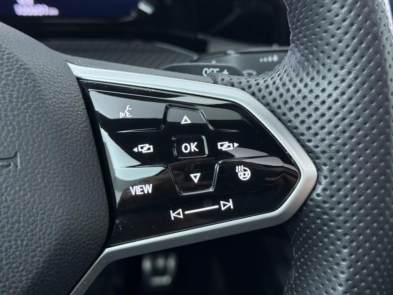 Volkswagen GOLF 1.5 eTSI R-Line Business+ | 150 PK | Automaat | Multifunctioneel stuurwiel | Cruisecontrol | Stoelverwarming |