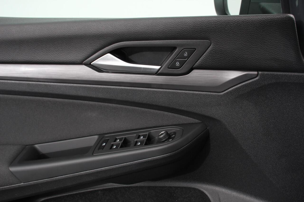 Volkswagen GOLF 1.5 eTSI DSG Style 150Pk | Panoramadak | Navigatie | Digitale Cockpit | Adaptive Cruise Control | Lane/Side/Travel Assist | LED Matrix | Camera |