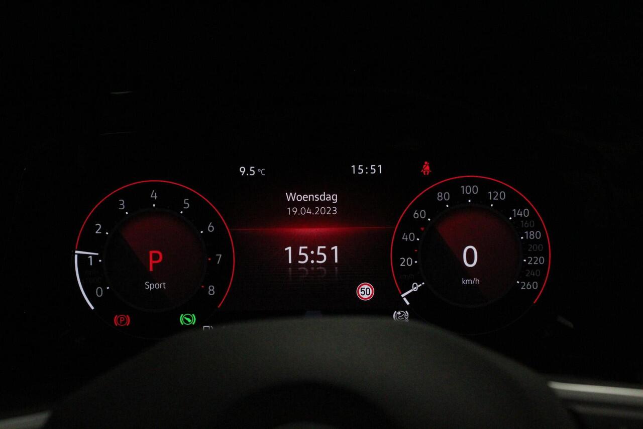 Volkswagen GOLF 1.5 eTSI DSG Style 150Pk | Panoramadak | Navigatie | Digitale Cockpit | Adaptive Cruise Control | Lane/Side/Travel Assist | LED Matrix | Camera |