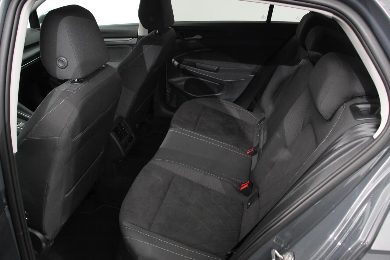 Volkswagen GOLF 1.5 eTSI DSG Style 150Pk | Panoramadak | Navigatie | Digitale Cockpit | Adaptive Cruise Control | Lane/Side/Travel Assist | LED Matrix | Camera |