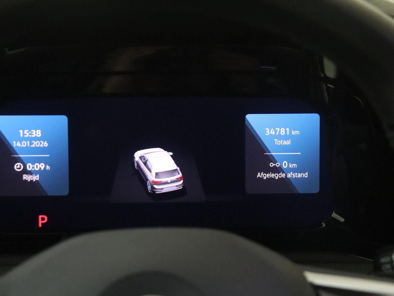 Volkswagen GOLF 1.4 eHybrid GTE | Head-up display | Parkeerassistent | Adaptieve cruise control | Dodehoek detectie | CarPlay | 3-zone airco | Parkeersensoren |