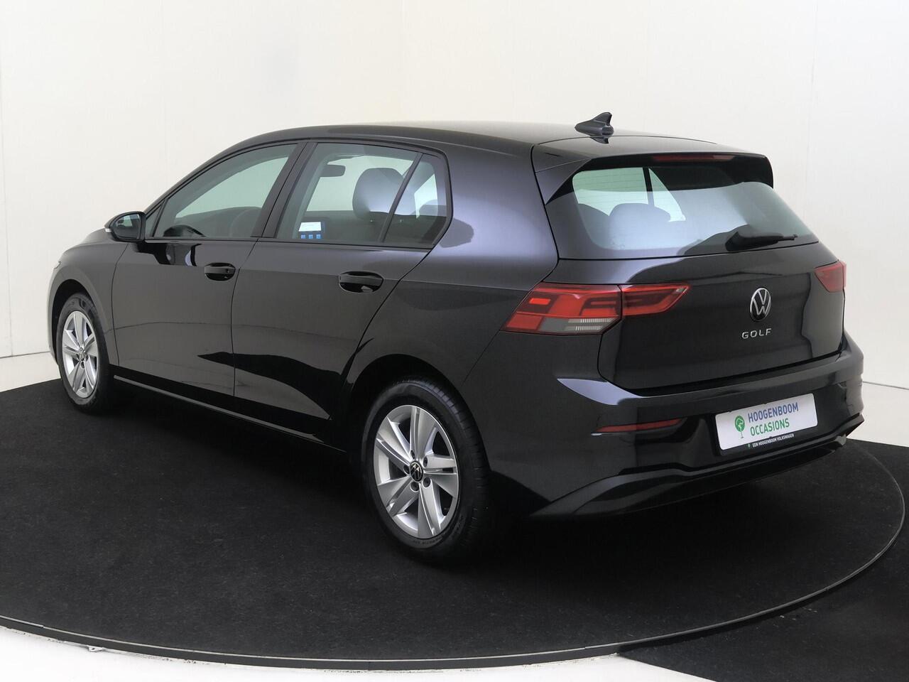 Volkswagen GOLF 1.0 TSI Life | Navigatie | Adaptieve cruise control | Parkeersensoren | Draadloze telefoonlader | CarPlay | Sfeerverlichting |