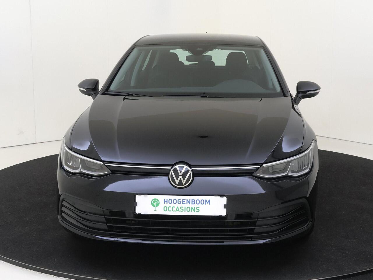 Volkswagen GOLF 1.0 TSI Life | Navigatie | Adaptieve cruise control | Parkeersensoren | Draadloze telefoonlader | CarPlay | Sfeerverlichting |