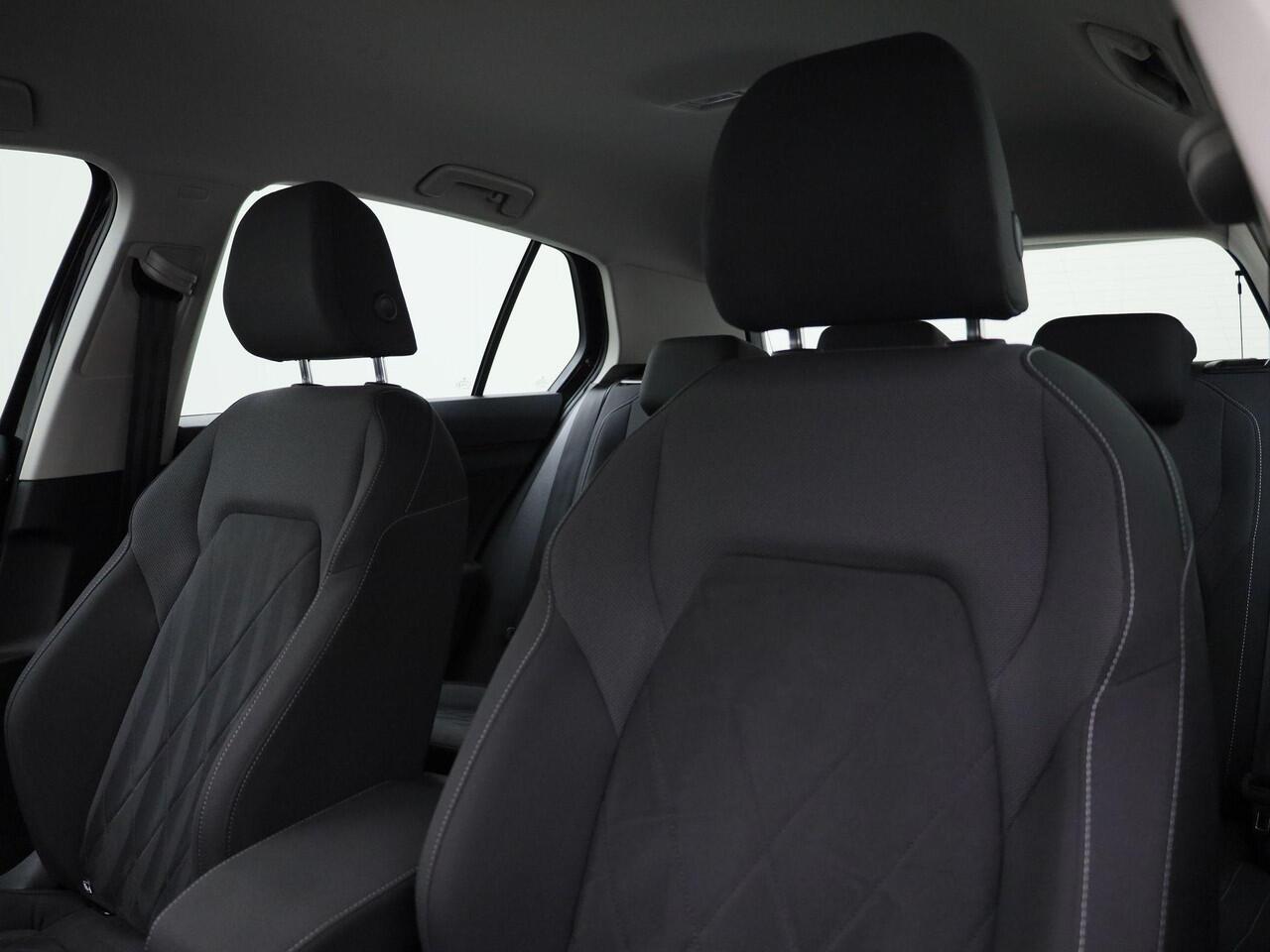 Volkswagen GOLF 1.4eHybrid 150kW/204PK Style DSG · Navigatie · Camera + Parkeersensoren · Stoel- & stuurverwarming