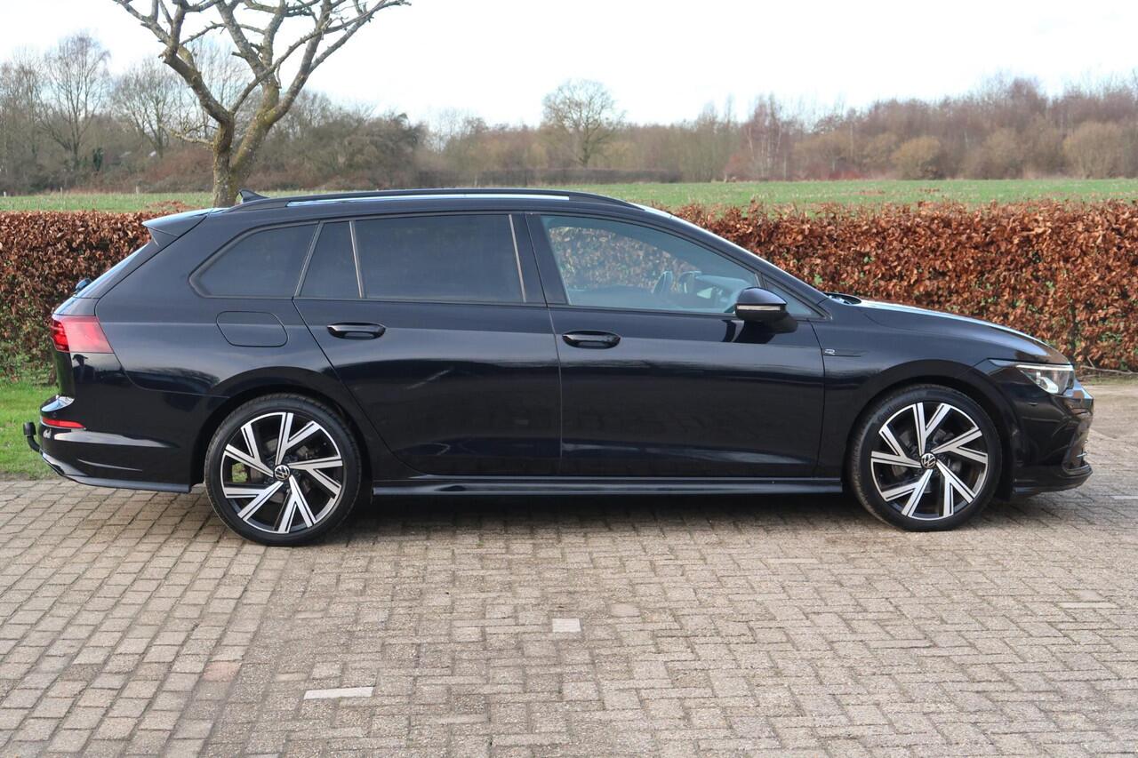 Volkswagen GOLF Variant 1.5 eTSI R-Line Business+ PANO TREKHAAK