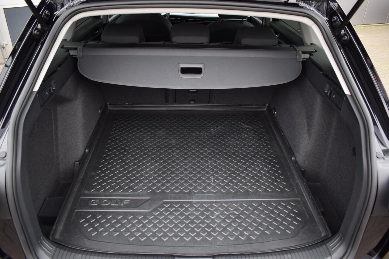 Volkswagen GOLF Variant 1.0 eTSI Life Business | Stuur- en Stoelverw. | Sportstoelen | LED | Massage