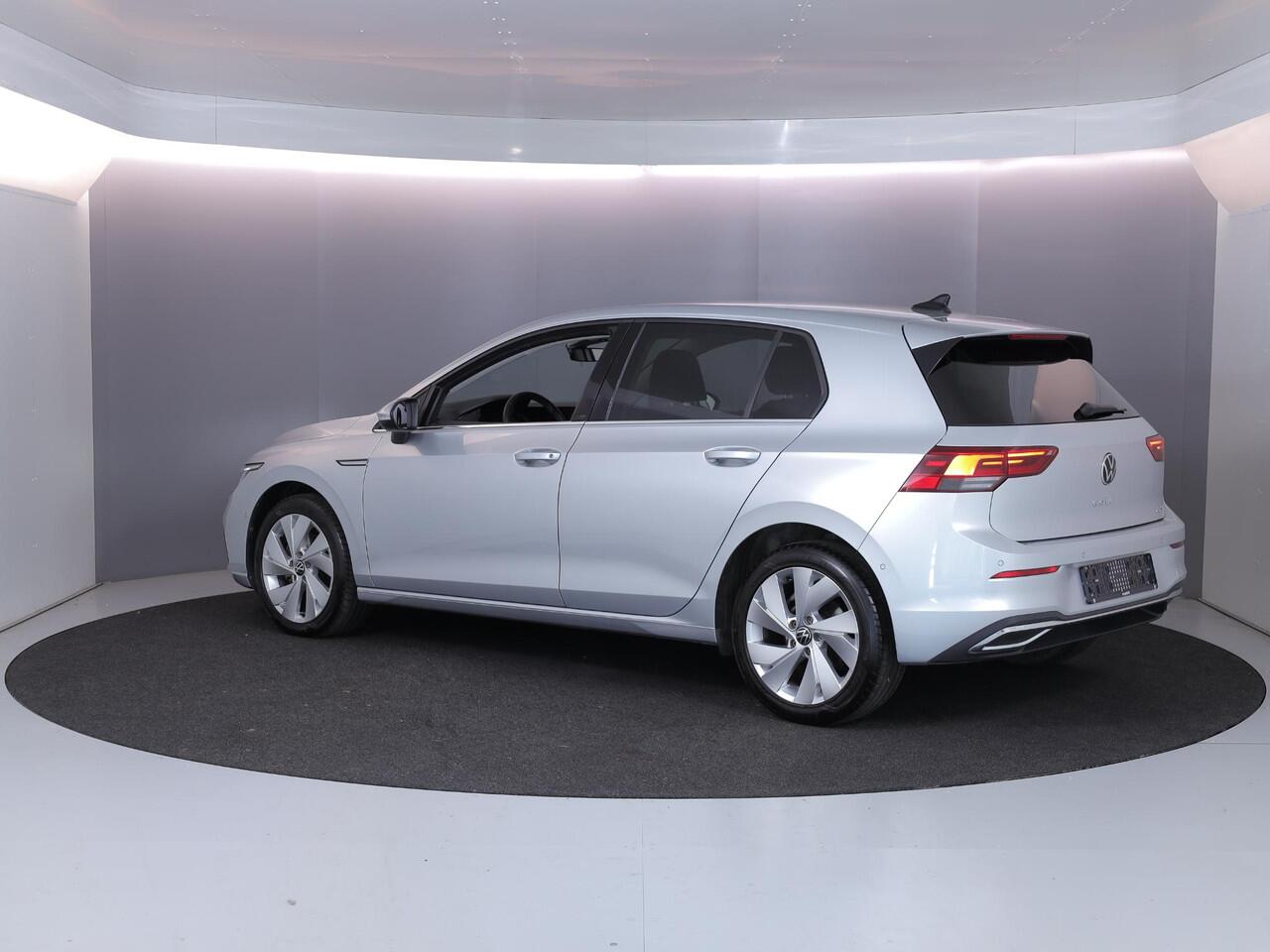 Volkswagen GOLF 1.5 eTSI Style 130 PK DSG (Automaat) | Navigatie | Stoel- en stuurverwarming | keyless entry | Parkeer camera | Standkachel |