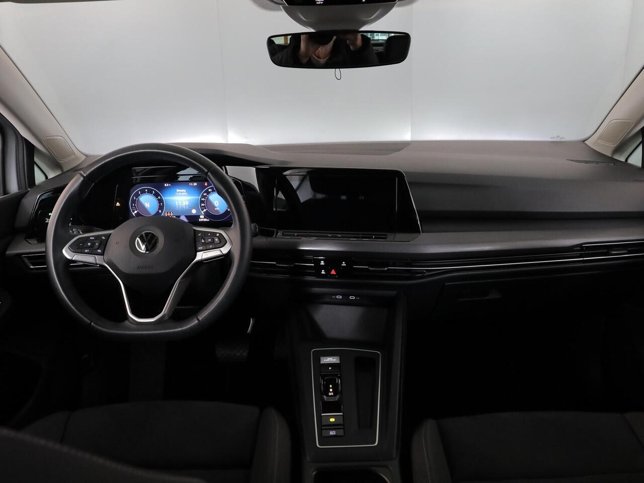 Volkswagen GOLF 1.5 eTSI Style 130 PK DSG (Automaat) | Navigatie | Stoel- en stuurverwarming | keyless entry | Parkeer camera | Standkachel |