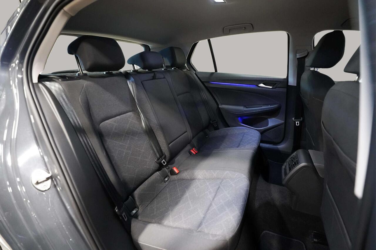 Volkswagen GOLF 1.0 TSI Life All-season | Stoel en stuurverwarming | Parkeersensoren | Adaptive Cruise | LED Verlichting