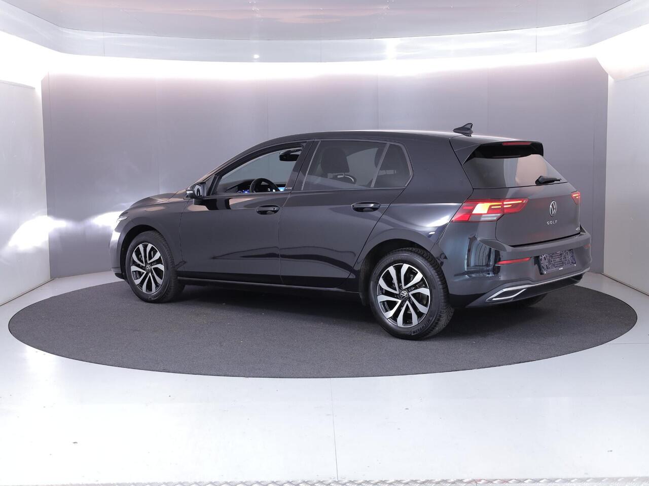 Volkswagen GOLF 1.0 eTSI Life Active 110 pk Automaat (DSG) | Navigatie | Parkeersensoren (Park assist) | Achteruitrijcamera | Stoelverwarming | Autom. airco (3 zones) |