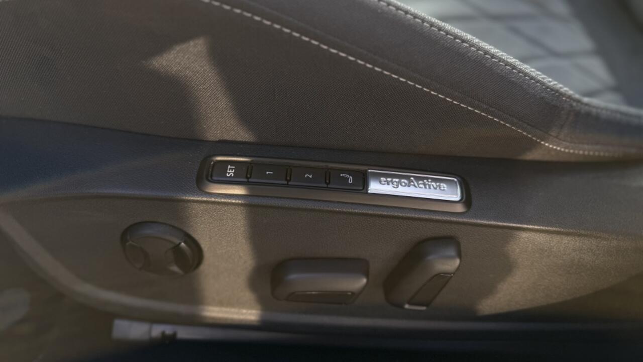 Volkswagen GOLF 1.4 eHybrid | Pano | Navi | Virtual Cockpit | Sfeer