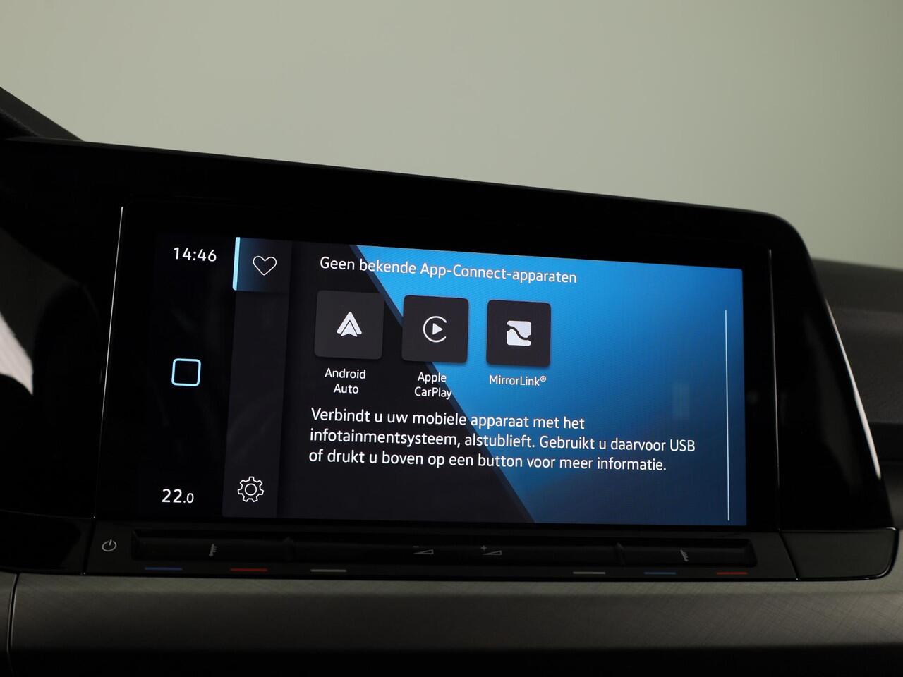 Volkswagen GOLF 1.0 TSI Life 110 pk | Navigatie | Parkeersensoren | Adaptieve cruise control | LED koplampen | Apple Carplay/Android Auto |