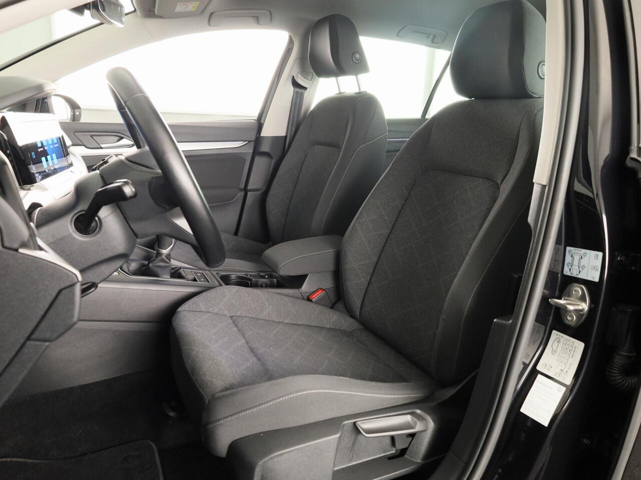 Volkswagen GOLF 1.0 TSI Life 110 pk | Navigatie | Parkeersensoren | Adaptieve cruise control | LED koplampen | Apple Carplay/Android Auto |