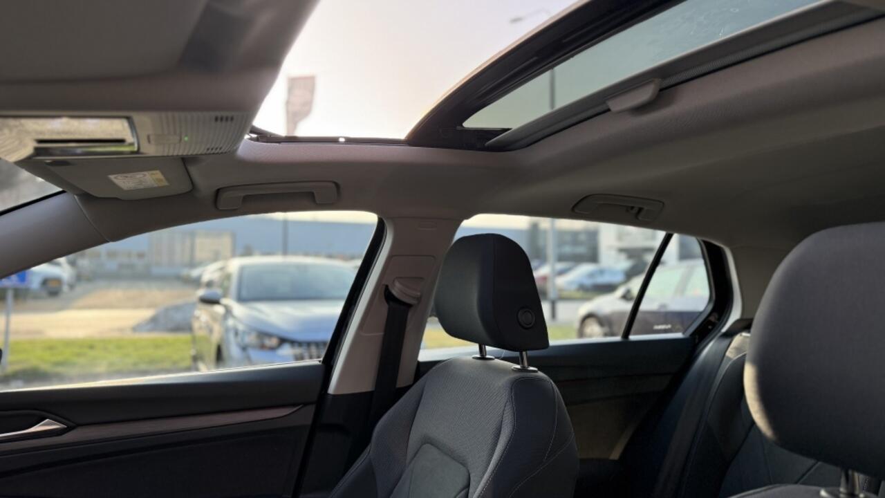 Volkswagen GOLF 1.4 eHybrid Style | Panoramdak | Sfeerverlichting | Navigatie