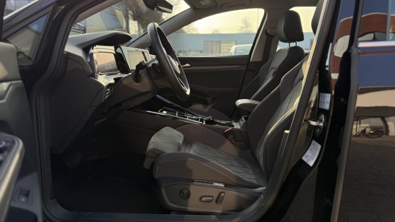 Volkswagen GOLF 1.4 eHybrid Style | Panoramdak | Sfeerverlichting | Navigatie