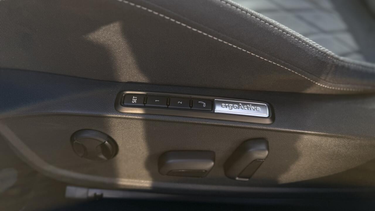 Volkswagen GOLF 1.4 eHybrid Style | Panoramdak | Sfeerverlichting | Navigatie