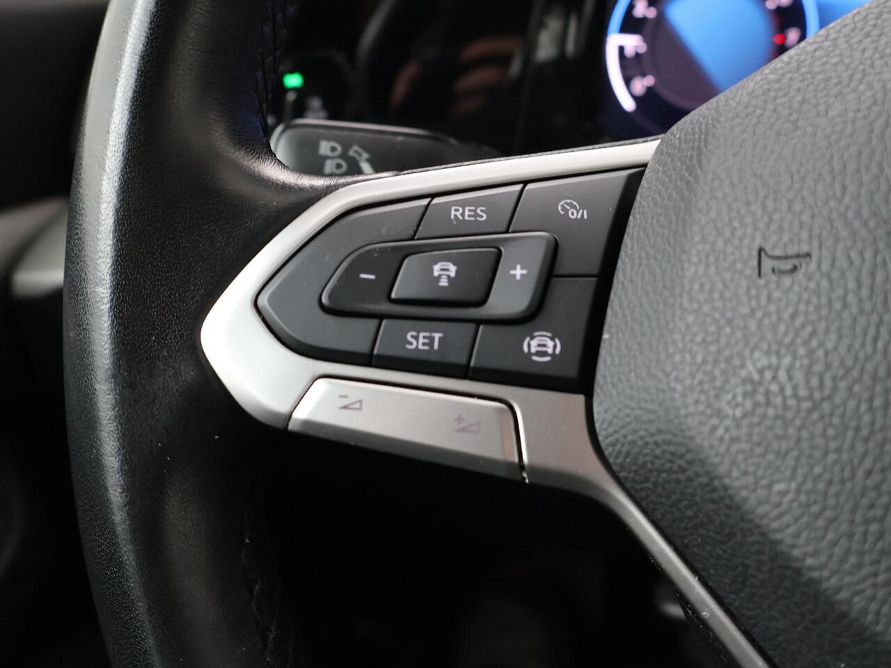 Volkswagen GOLF Variant 1.0 TSI Life | 110 PK | Achteruitrijcamera | Navigatiesysteem | Adaptive cruise control |