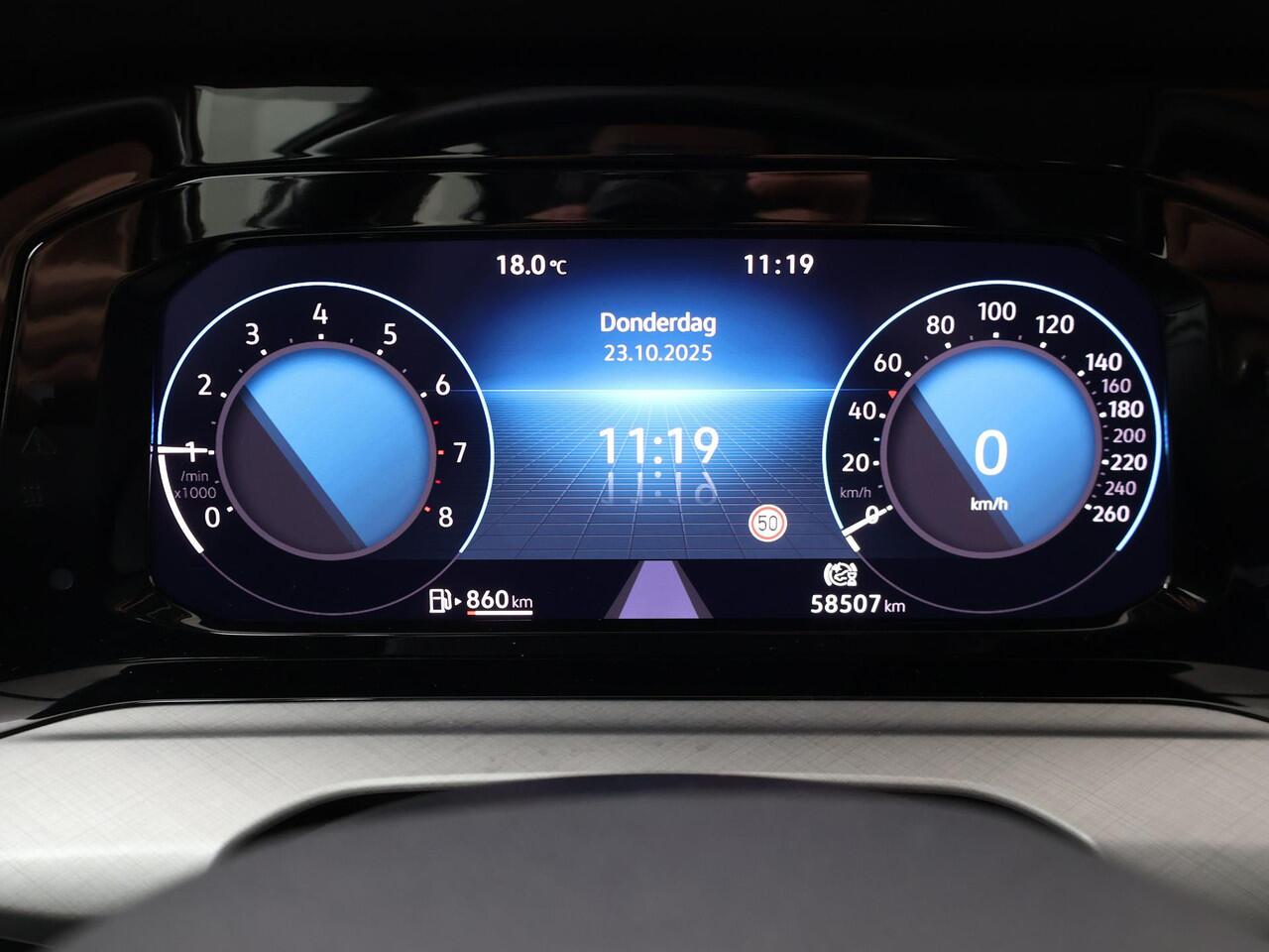 Volkswagen GOLF 1.0 TSI Life | 110 PK | Achteruitrijcamera | Navigatiesysteem | Adaptive cruise control |