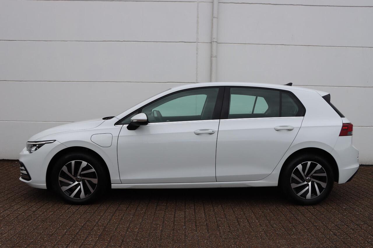 Volkswagen GOLF 1.4 eHybrid Style 204pk DSG6 | Memory/massagestoelen | Stuur/Stoelverwarming | Navigatie | Carplay