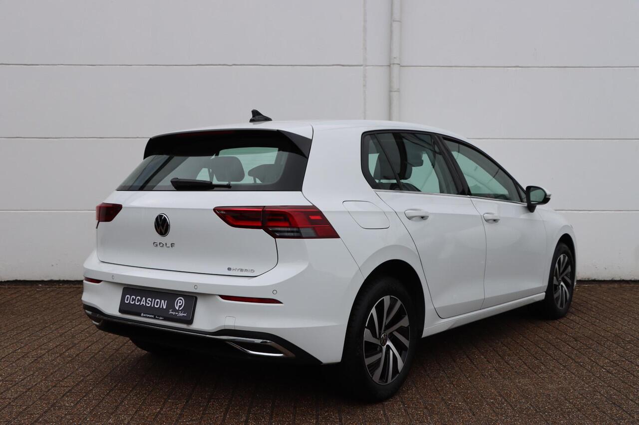Volkswagen GOLF 1.4 eHybrid Style 204pk DSG6 | Memory/massagestoelen | Stuur/Stoelverwarming | Navigatie | Carplay
