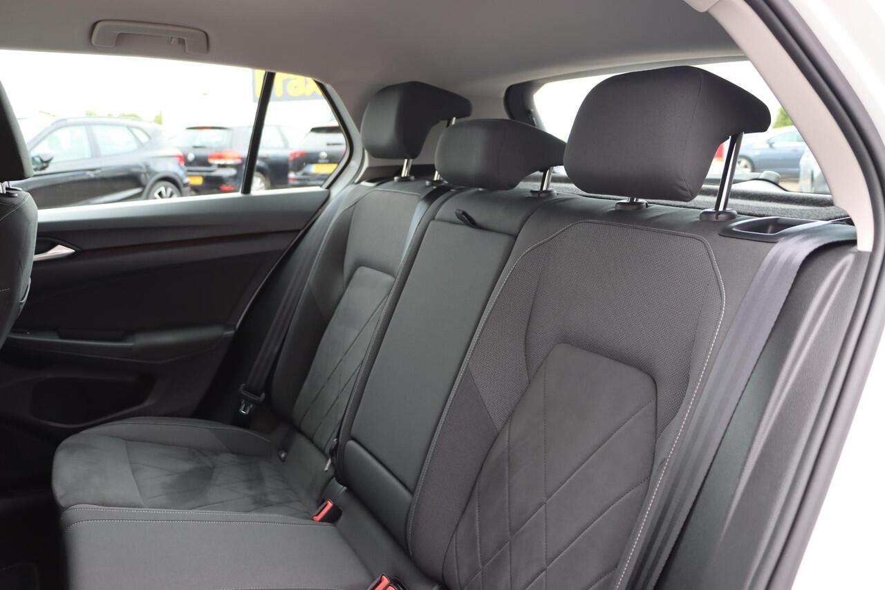 Volkswagen GOLF 1.4 eHybrid Style 204pk DSG6 | Memory/massagestoelen | Stuur/Stoelverwarming | Navigatie | Carplay
