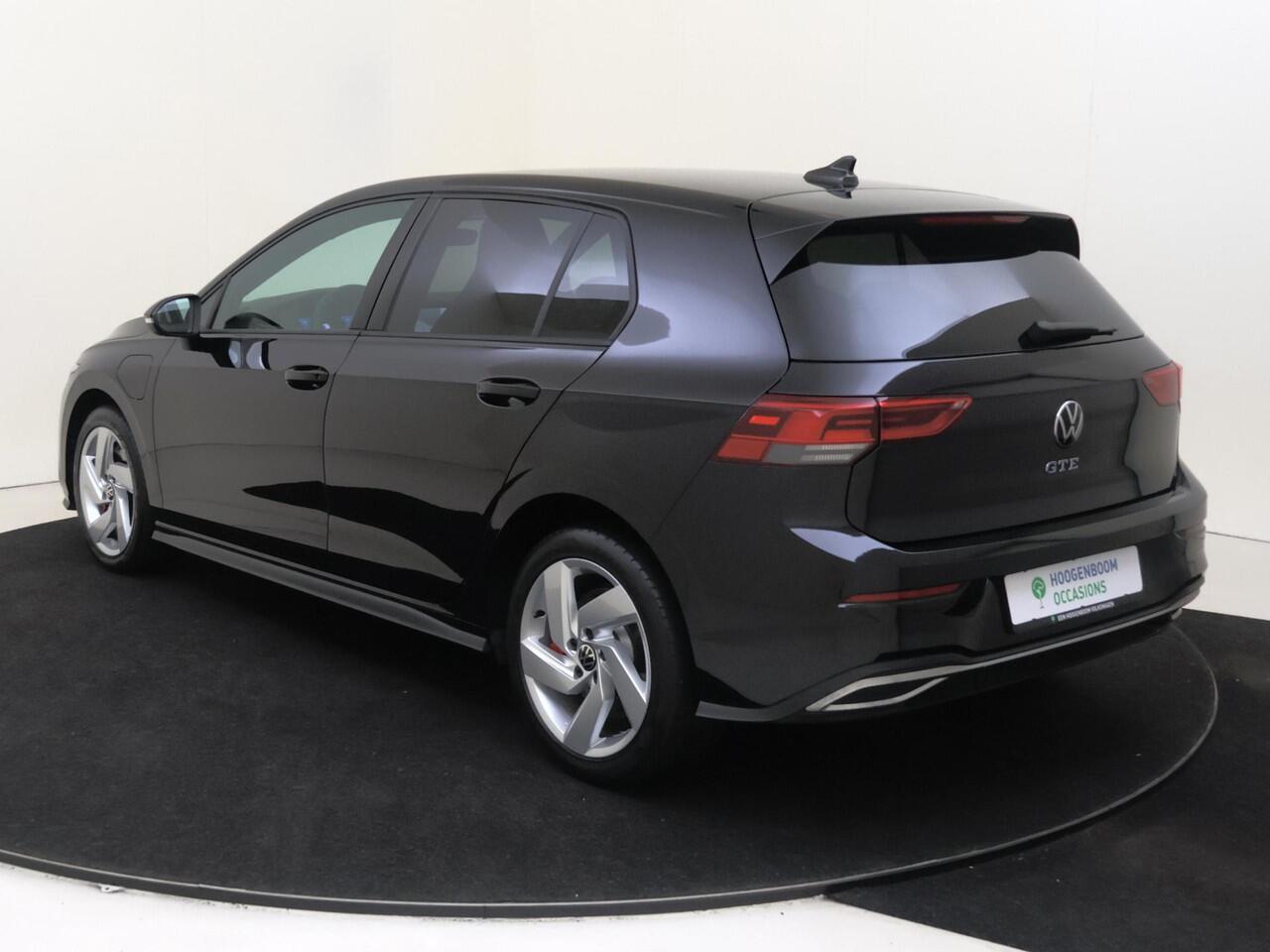 Volkswagen GOLF 1.4 eHybrid GTE | SoH 100% | Stoel- en stuurwielverwarming | Navigatie | Adaptieve cruise control | 3-zone airco | Sfeerverlichting | LED Plus verlichting | CarPlay |