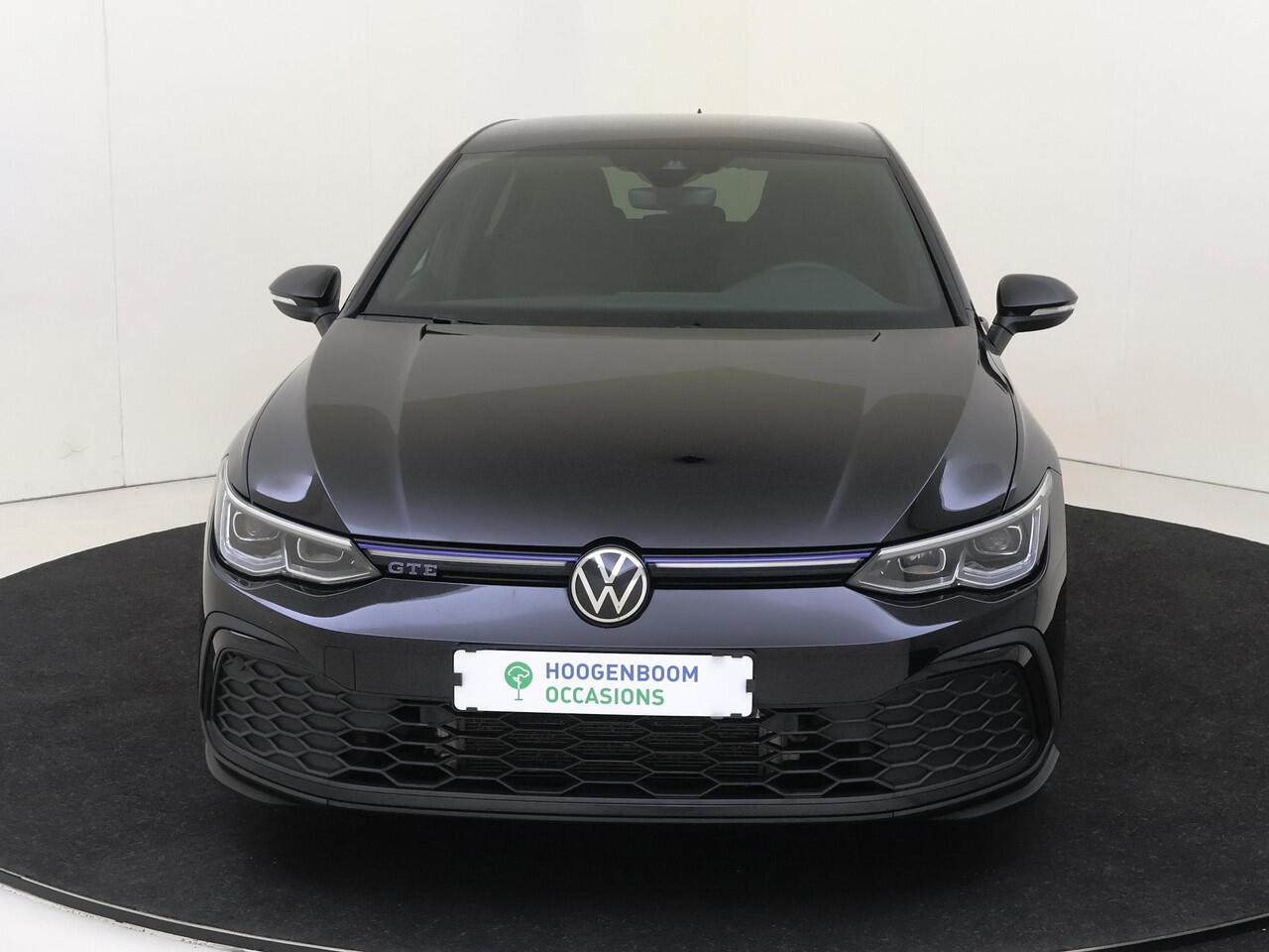 Volkswagen GOLF 1.4 eHybrid GTE | SoH 100% | Stoel- en stuurwielverwarming | Navigatie | Adaptieve cruise control | 3-zone airco | Sfeerverlichting | LED Plus verlichting | CarPlay |