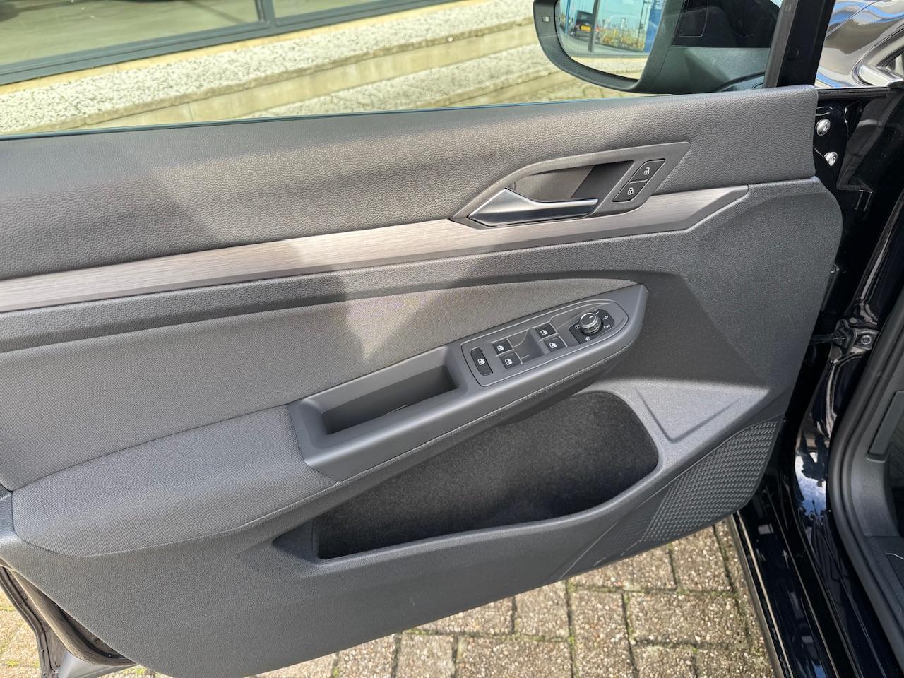 Volkswagen GOLF 1.5 eTSI Style | DSG | LED | Trekhaak | ACC | Navi | App-Conn. | Camera