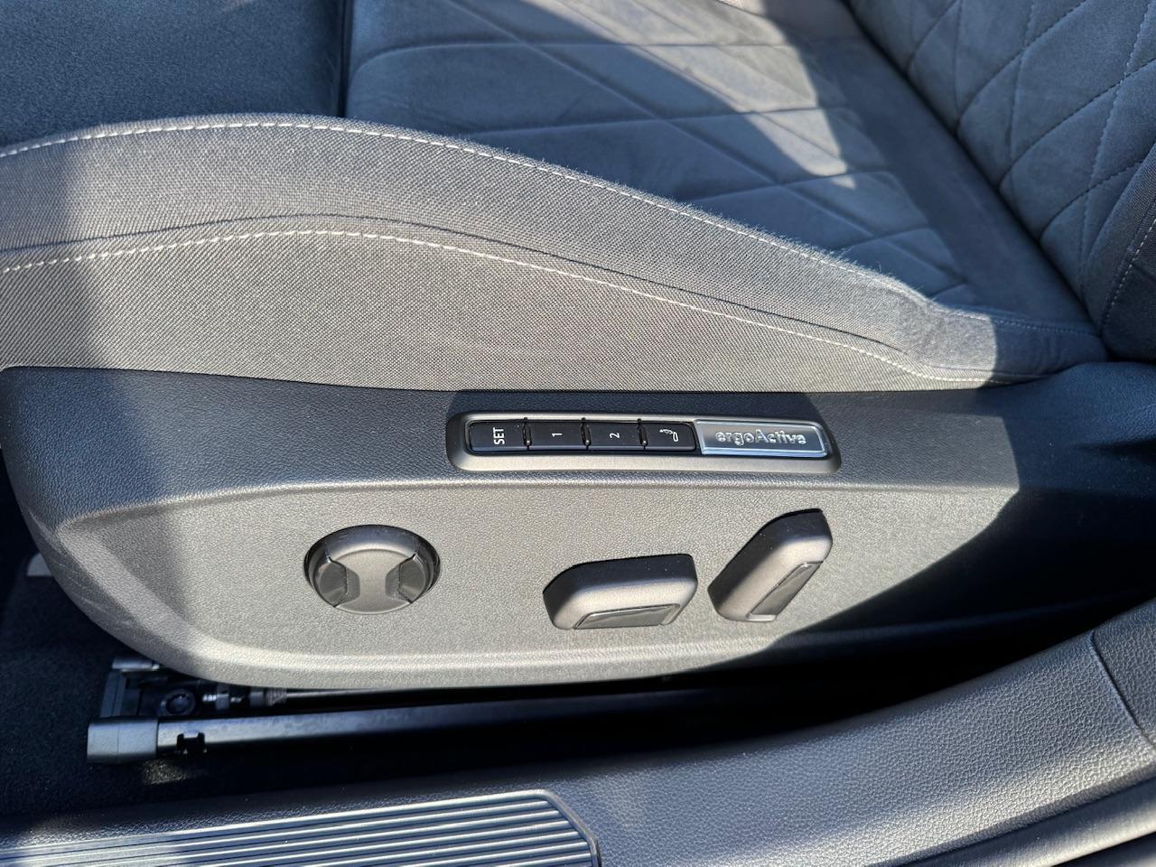 Volkswagen GOLF 1.5 eTSI Style | DSG | LED | Trekhaak | ACC | Navi | App-Conn. | Camera