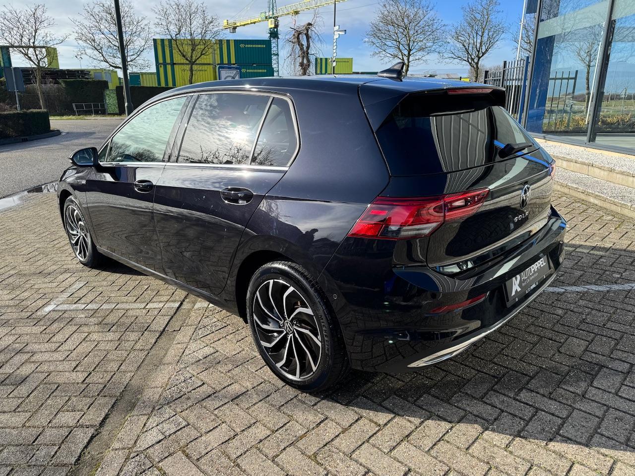 Volkswagen GOLF 1.5 eTSI Style | DSG | LED | Trekhaak | ACC | Navi | App-Conn. | Camera