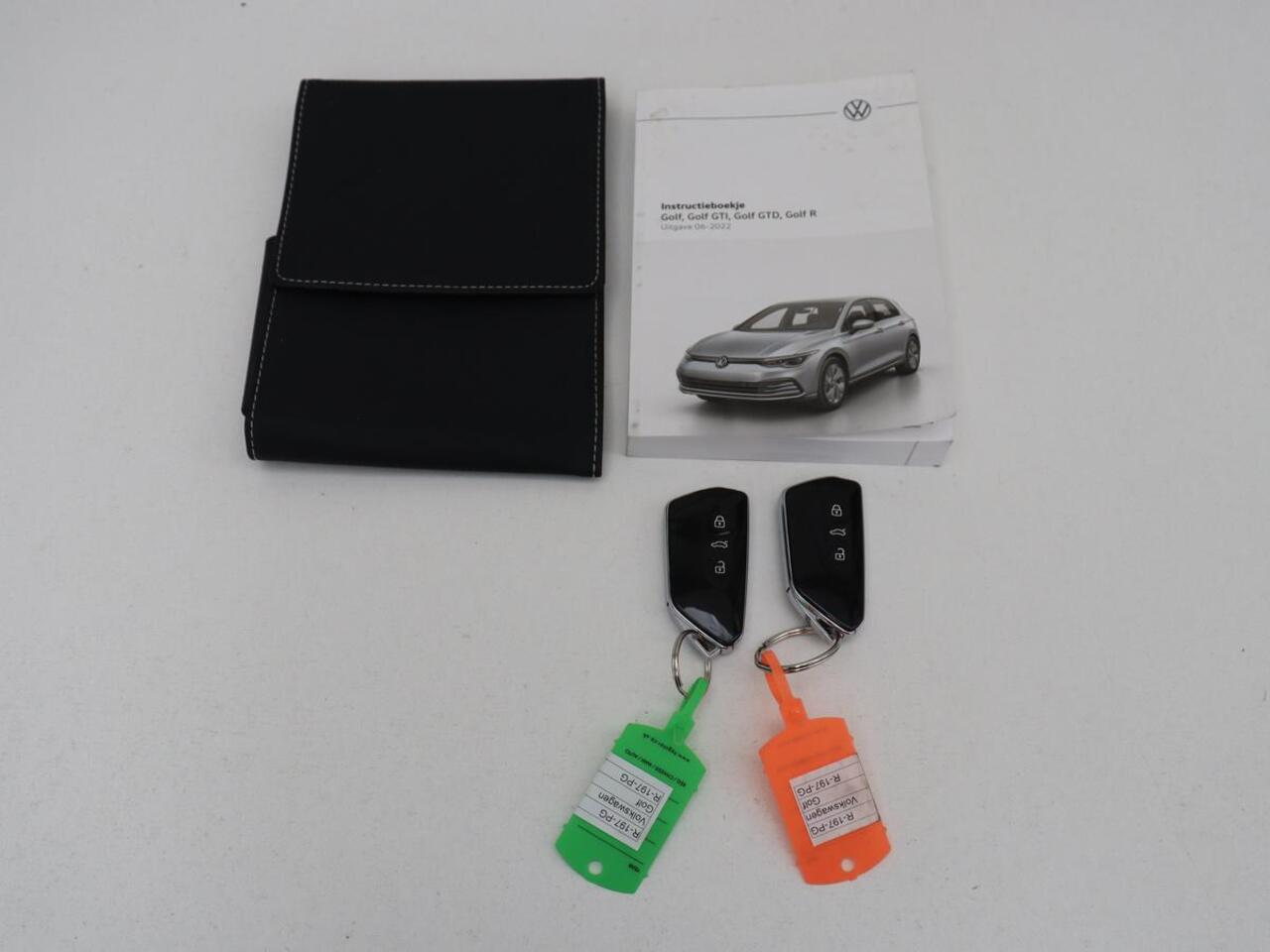 Volkswagen GOLF 1.0 TSI Life | Carplay | Sfeerverlichting | Adaptive cruise | Navigatie | Parkeerhulp | Climate control | Full LED | Bluetooth