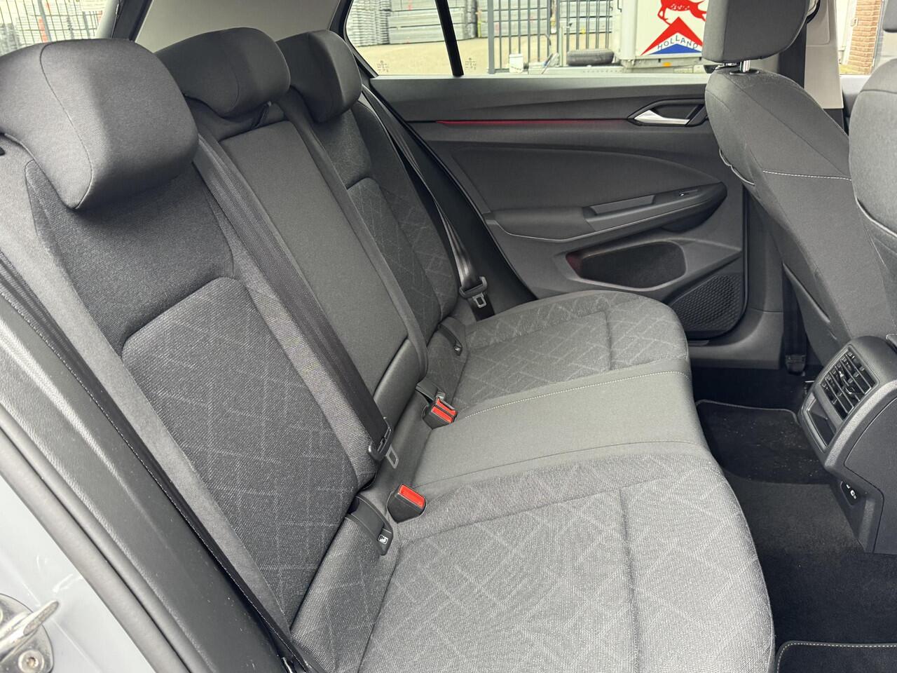 Volkswagen GOLF 1.0 TSI LIFE I ADAPTIVE CRUISE CONTROL I SFEERVERLICHTING I 17" LICHT METALEN VELGEN