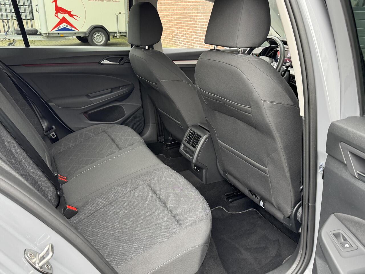 Volkswagen GOLF 1.0 TSI LIFE I ADAPTIVE CRUISE CONTROL I SFEERVERLICHTING I 17" LICHT METALEN VELGEN