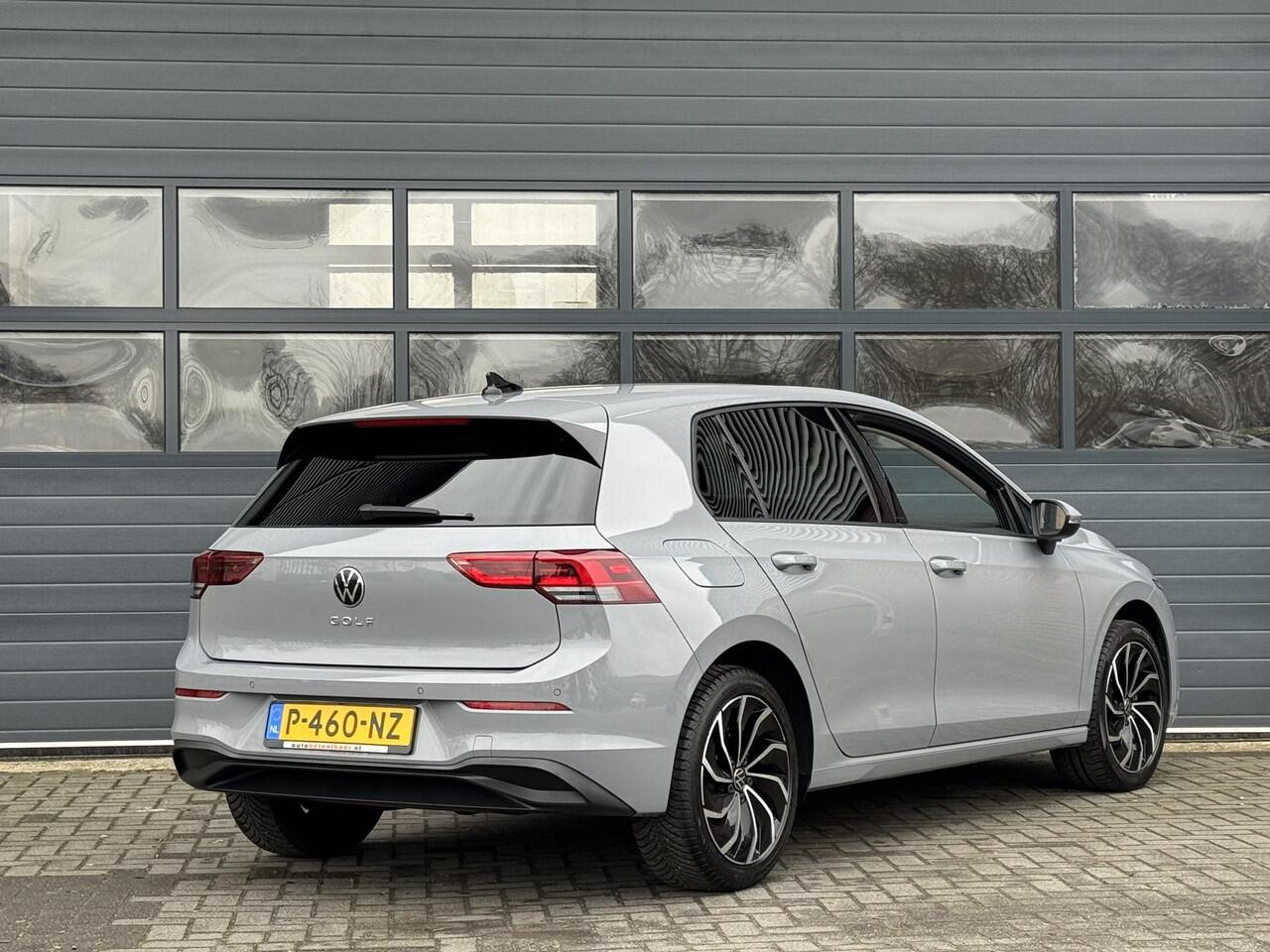 Volkswagen GOLF 1.0 TSI LIFE I ADAPTIVE CRUISE CONTROL I SFEERVERLICHTING I 17" LICHT METALEN VELGEN