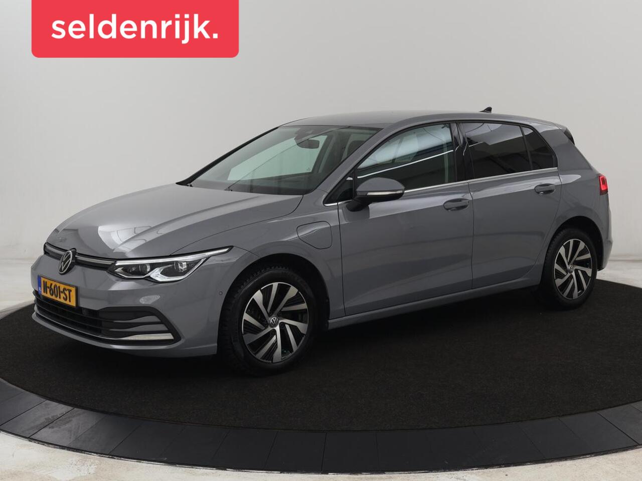 Volkswagen GOLF 1.4 eHybrid Style | Head-Up | Stoelverwarming | Trekhaak | Sfeerverlichting | Massage | Camera | Keyless | Matrix LED | Carplay | Adaptive cruise | Memory | Climate control | PHEV | Plug In