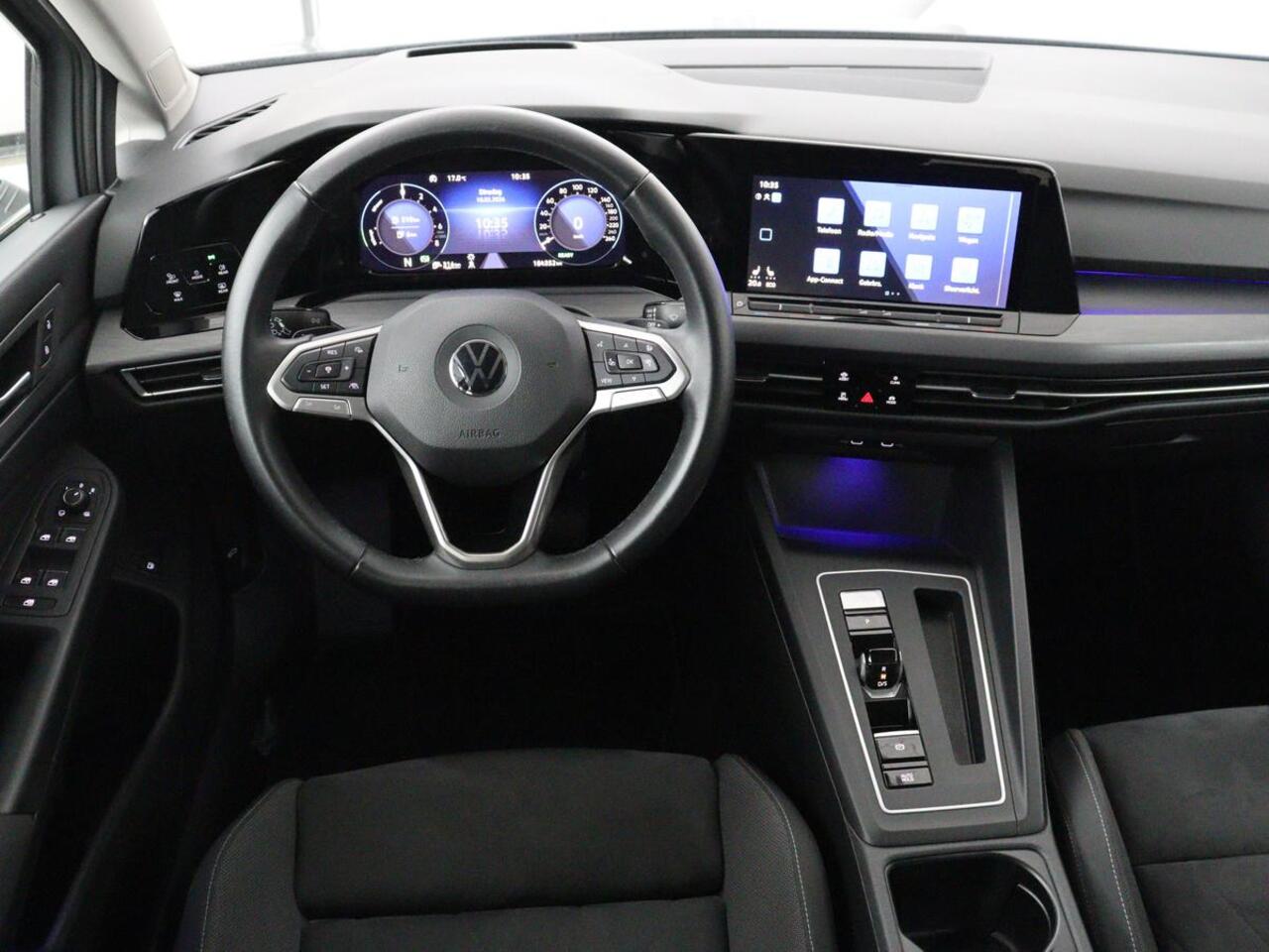 Volkswagen GOLF 1.4 eHybrid Style | Head-Up | Stoelverwarming | Trekhaak | Sfeerverlichting | Massage | Camera | Keyless | Matrix LED | Carplay | Adaptive cruise | Memory | Climate control | PHEV | Plug In