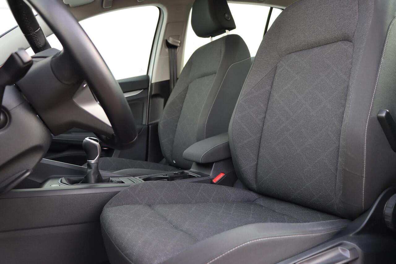 Volkswagen GOLF 1.5 TSI Life 130pk Stoelverwarming | Stuurverwarming | Carplay | IQ. Drive