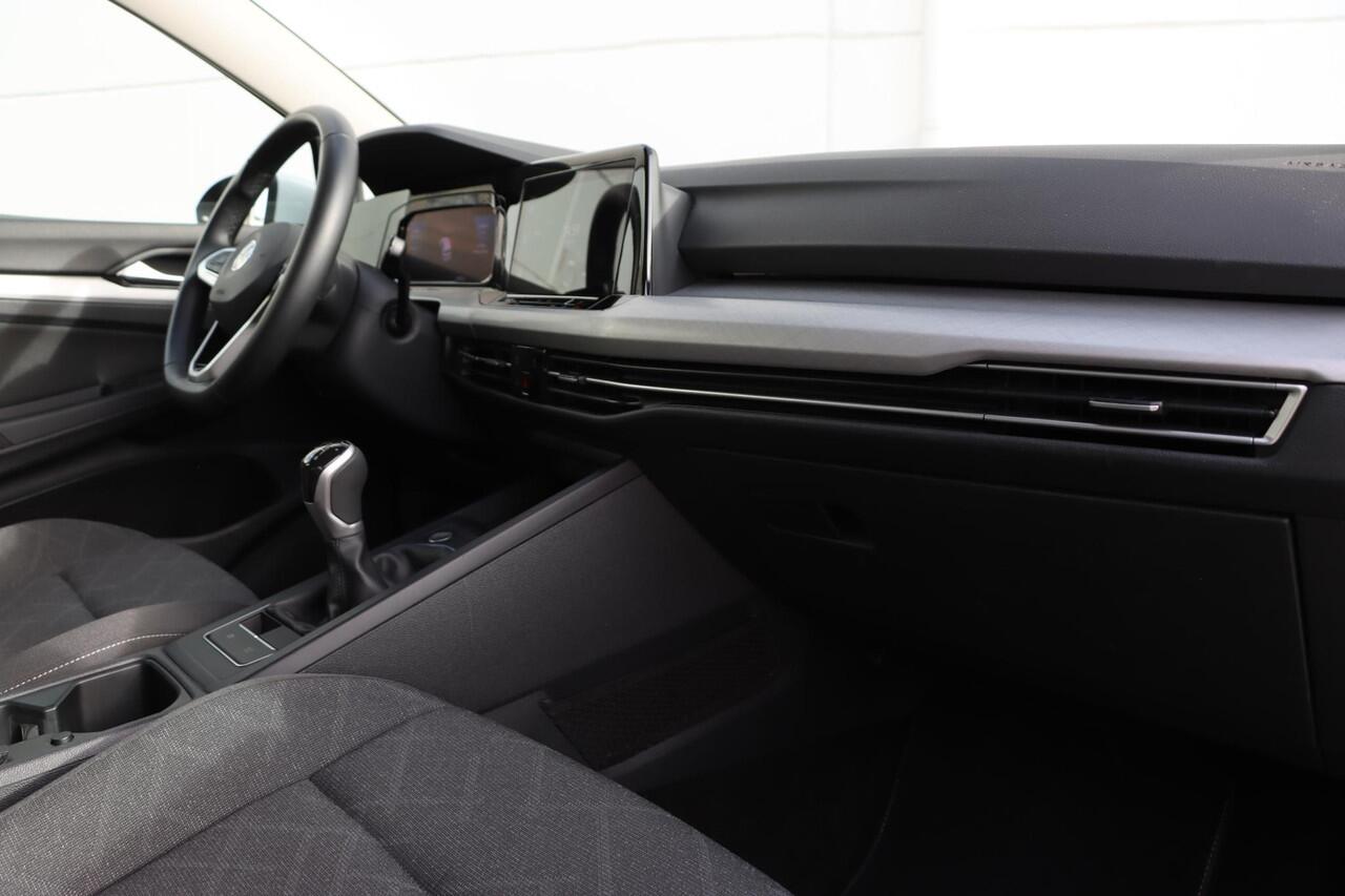 Volkswagen GOLF 1.5 TSI Life 130pk Stoelverwarming | Stuurverwarming | Carplay | IQ. Drive