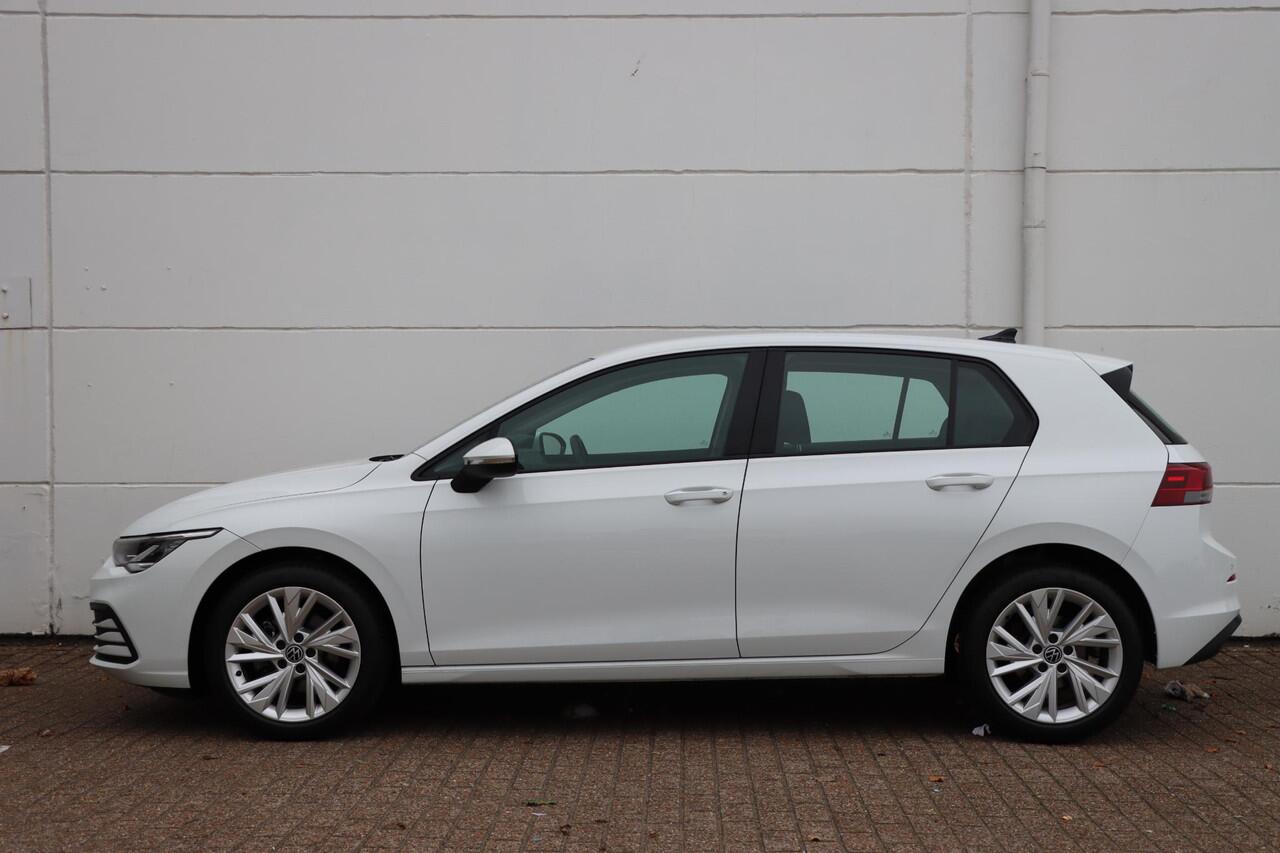 Volkswagen GOLF 1.5 TSI Life 130pk Stoelverwarming | Stuurverwarming | Carplay | IQ. Drive