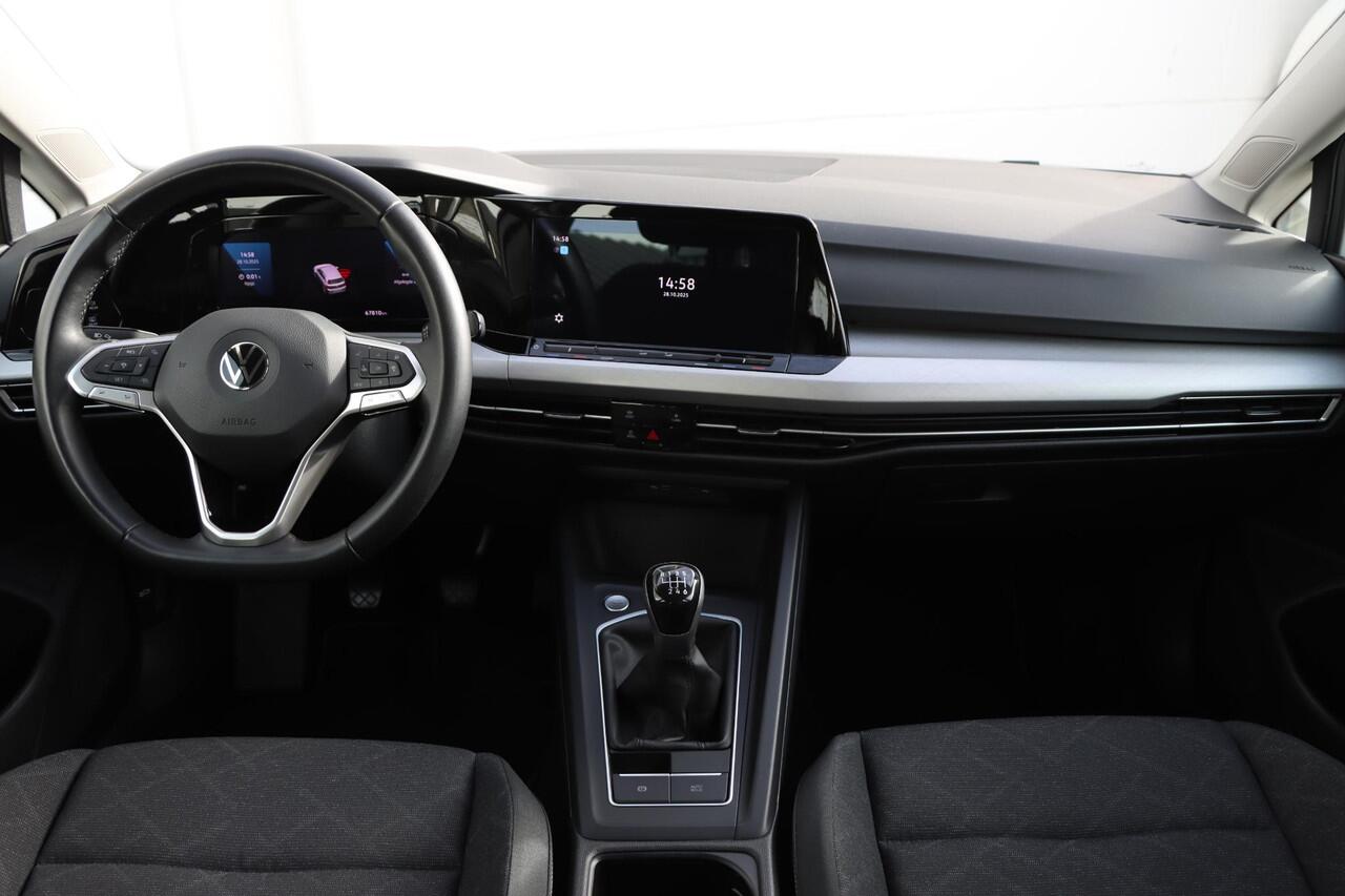 Volkswagen GOLF 1.5 TSI Life 130pk Stoelverwarming | Stuurverwarming | Carplay | IQ. Drive