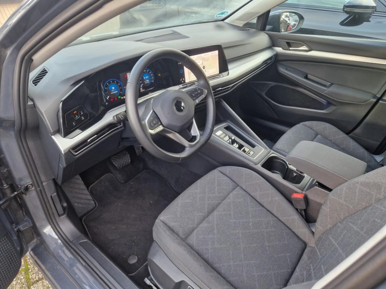 Volkswagen GOLF 1.5 TSI LIFE Bus. Autom. Navi+ Climate DAB Apple Car Trekhaak hydr.