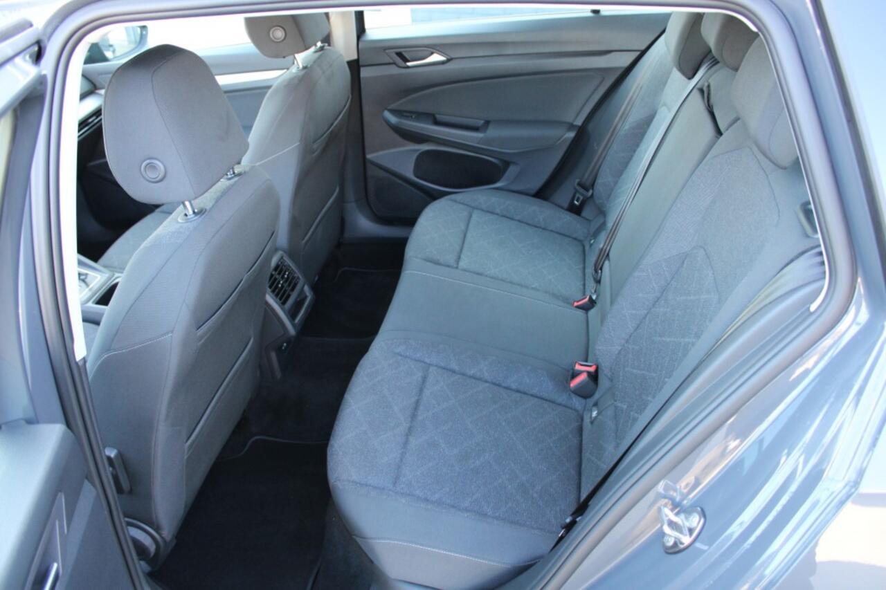 Volkswagen GOLF 1.5 TSI LIFE Bus. Autom. Navi+ Climate DAB Apple Car Trekhaak hydr.