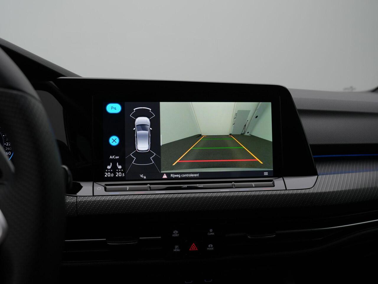 Volkswagen GOLF 1.5 eTSI 150 pk DSG R-Line Business+ | Stuur-/stoelverwarming | Achteruitrijcamera | Adaptive Cruise | Navigatie