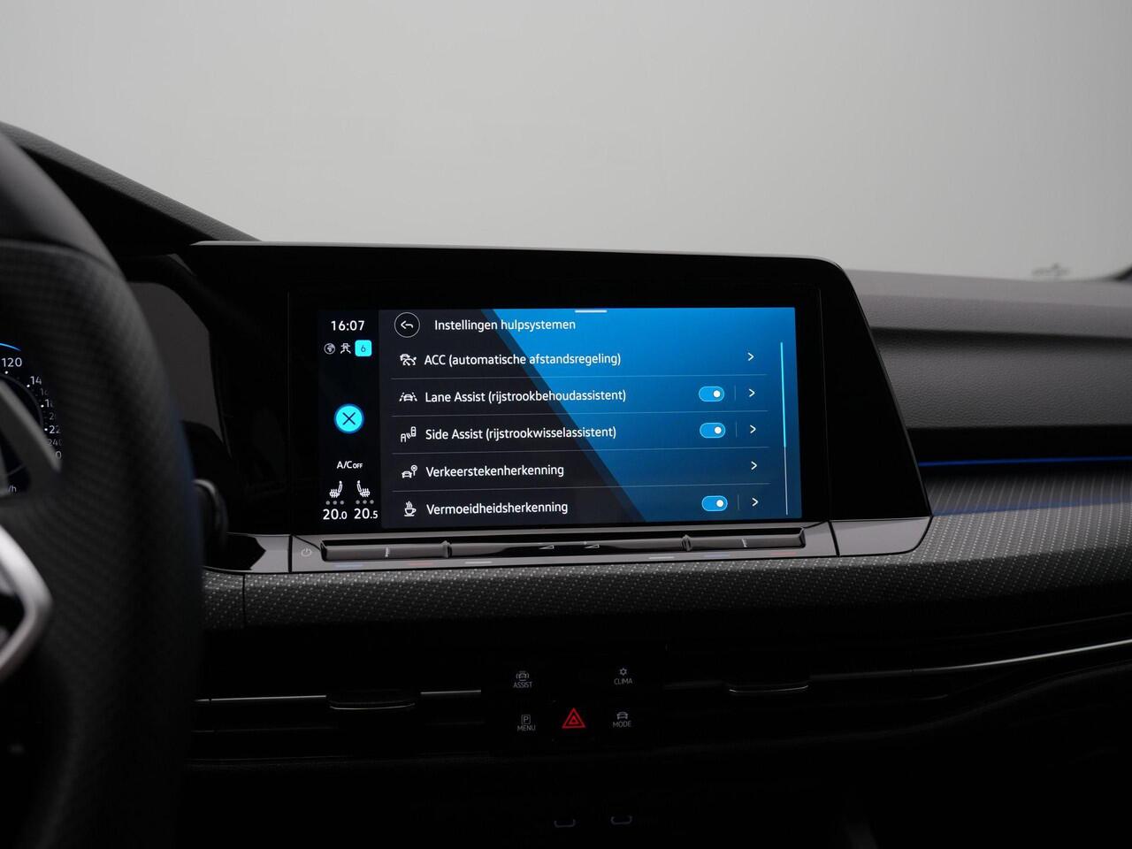 Volkswagen GOLF 1.5 eTSI 150 pk DSG R-Line Business+ | Stuur-/stoelverwarming | Achteruitrijcamera | Adaptive Cruise | Navigatie