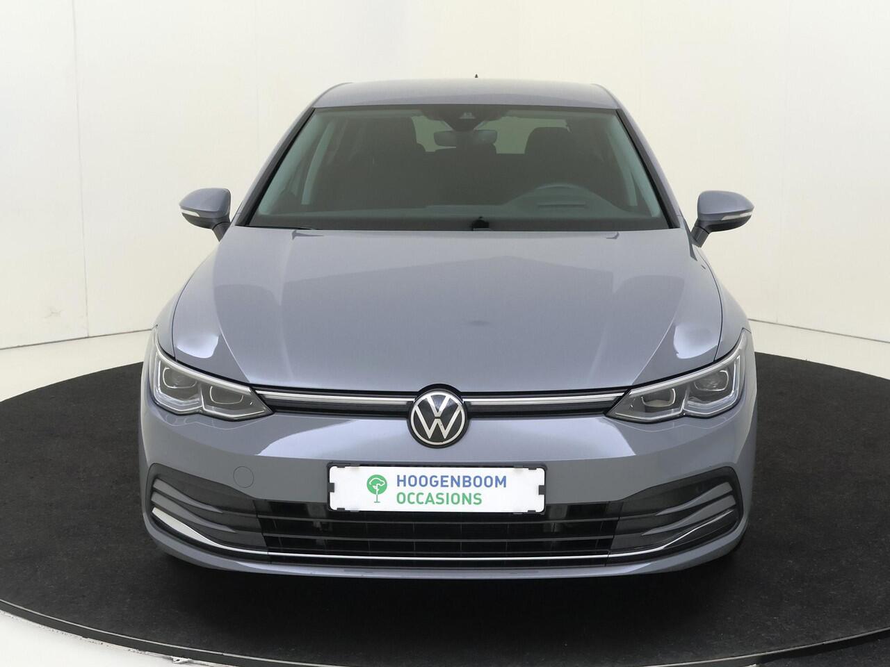 Volkswagen GOLF 1.4 eHybrid Style | SoH 91% | Trekhaak | Head-up display | Parkeerassistent | Adaptieve cruise control | Dodehoek detectie | Keyless | CarPlay | Stoel- en stuurwielverwarming |